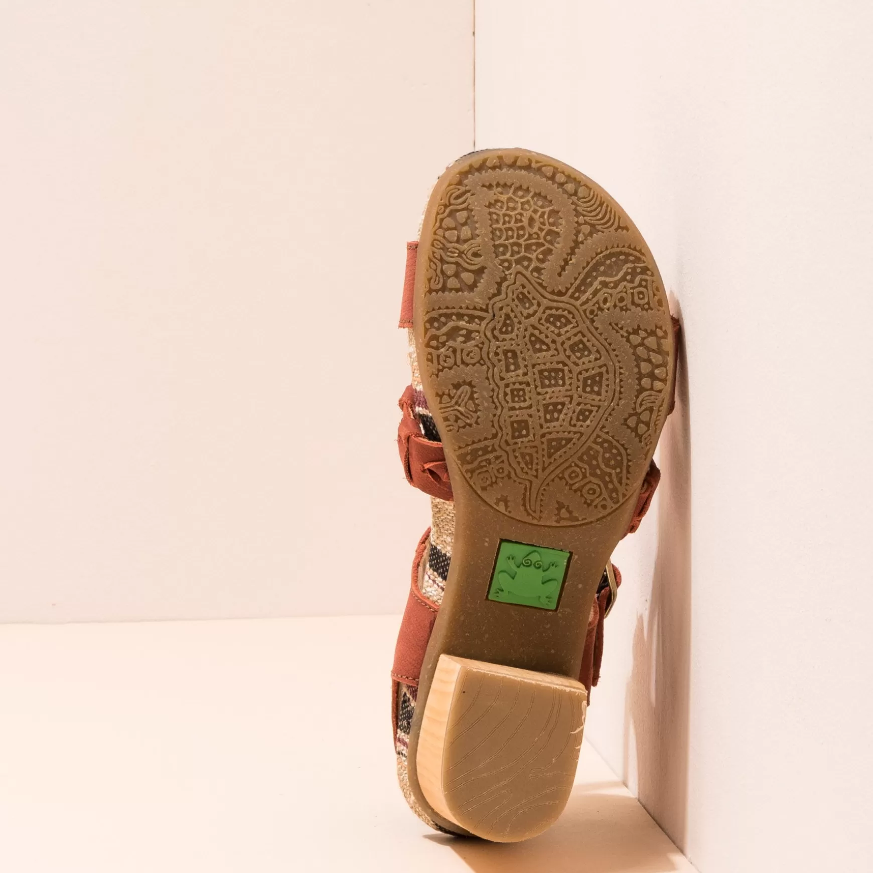 deba_7-1.webp El Naturalista Sandaler Med Hæl<5560 Deba