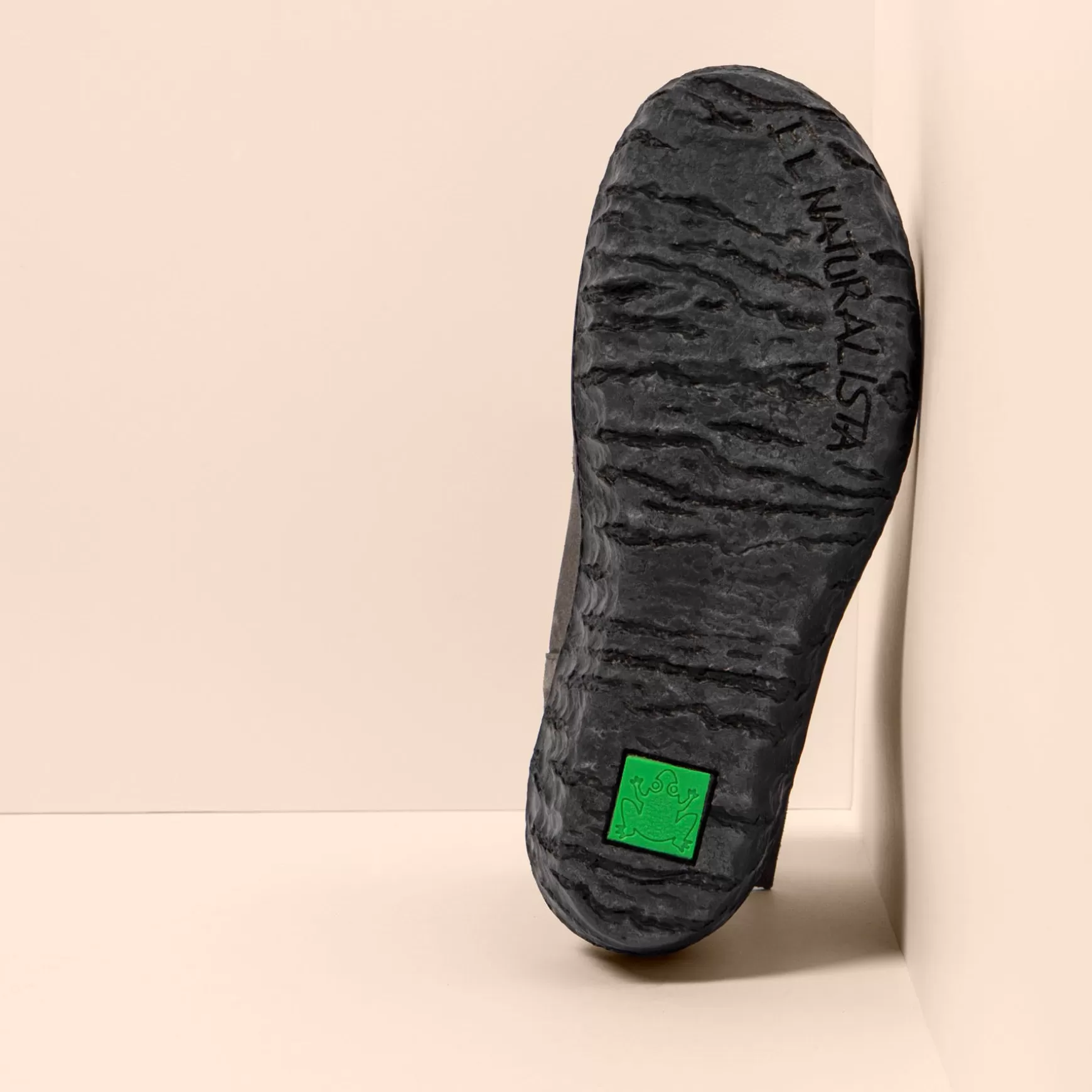 myte_yggdrasil_2-2.webp El Naturalista Ankelstøvler<5167 Myte Yggdrasil Silke Ruskind Grafito