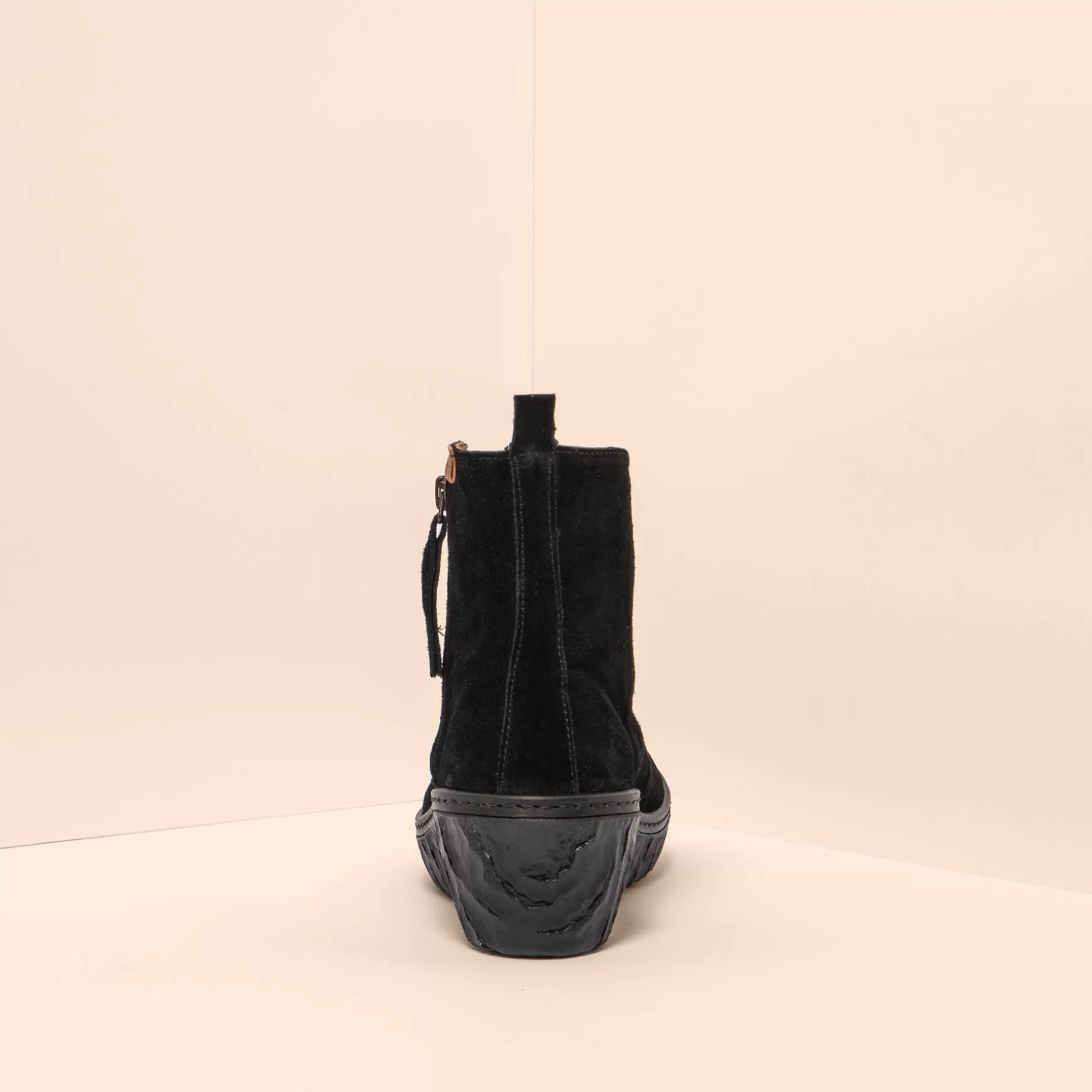 myte_yggdrasil_9-2.webp El Naturalista Ankelstøvler<5167 Myte Yggdrasil Silke Ruskind Grafito